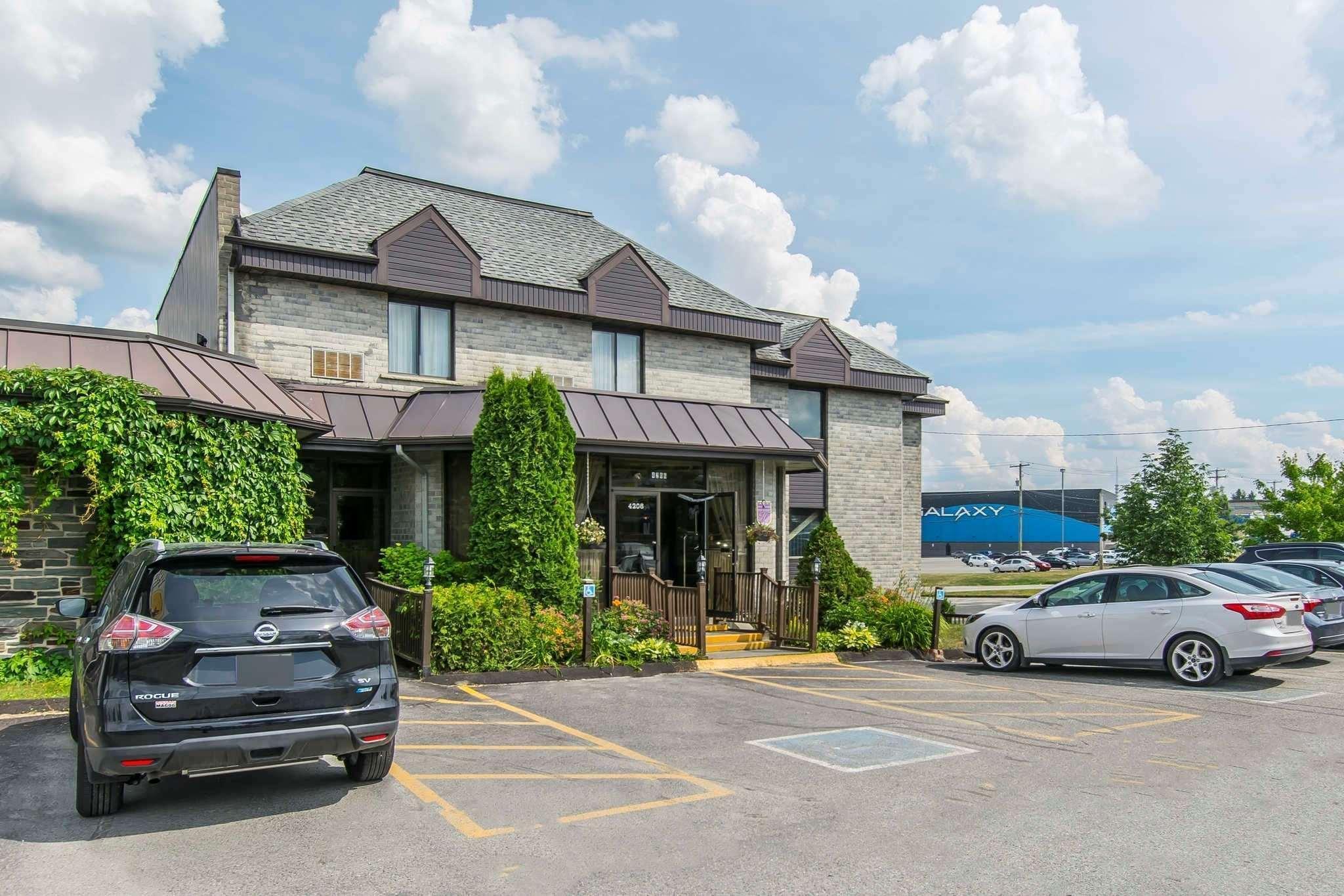 Quality Hotel & Suites Sherbrooke Exterior photo