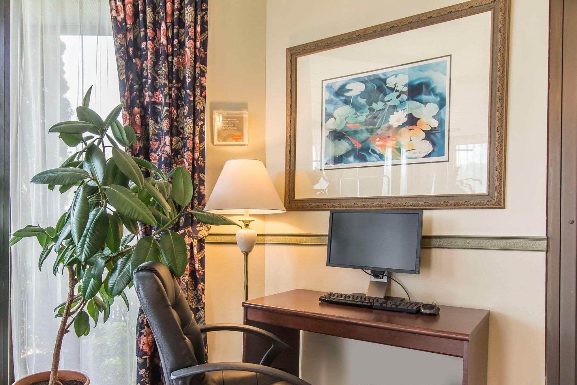Quality Hotel & Suites Sherbrooke Exterior photo