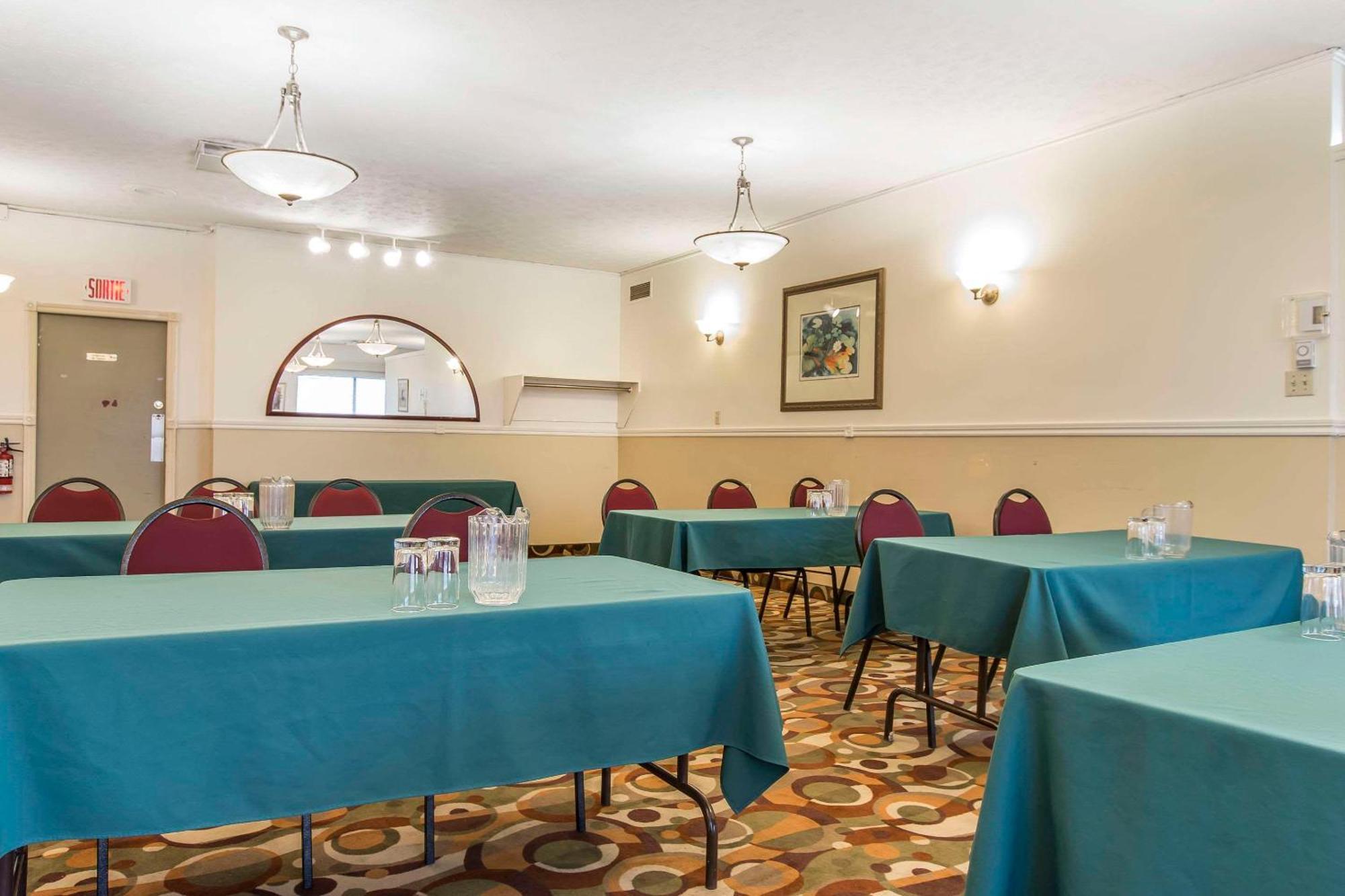 Quality Hotel & Suites Sherbrooke Exterior photo