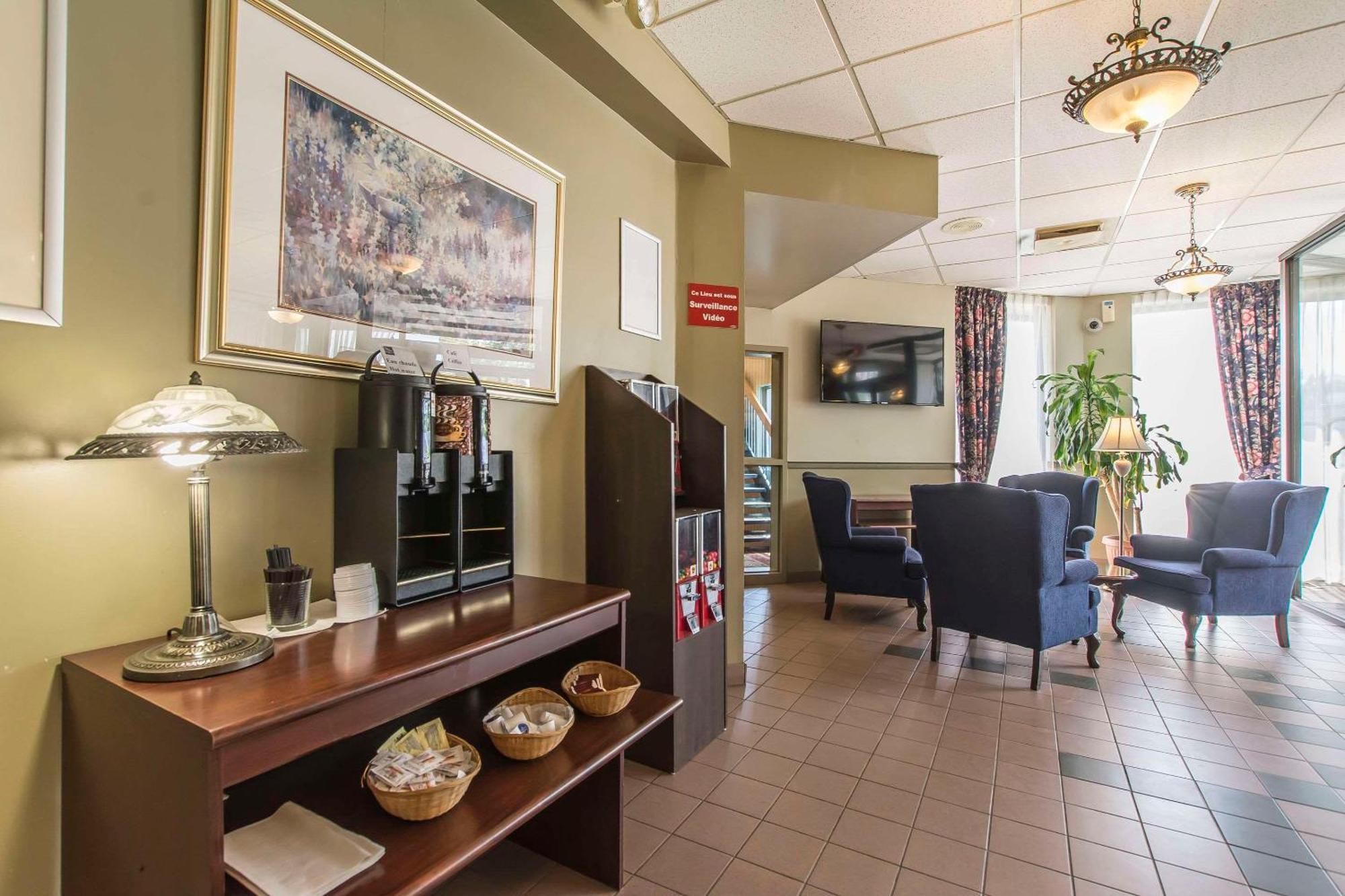 Quality Hotel & Suites Sherbrooke Exterior photo