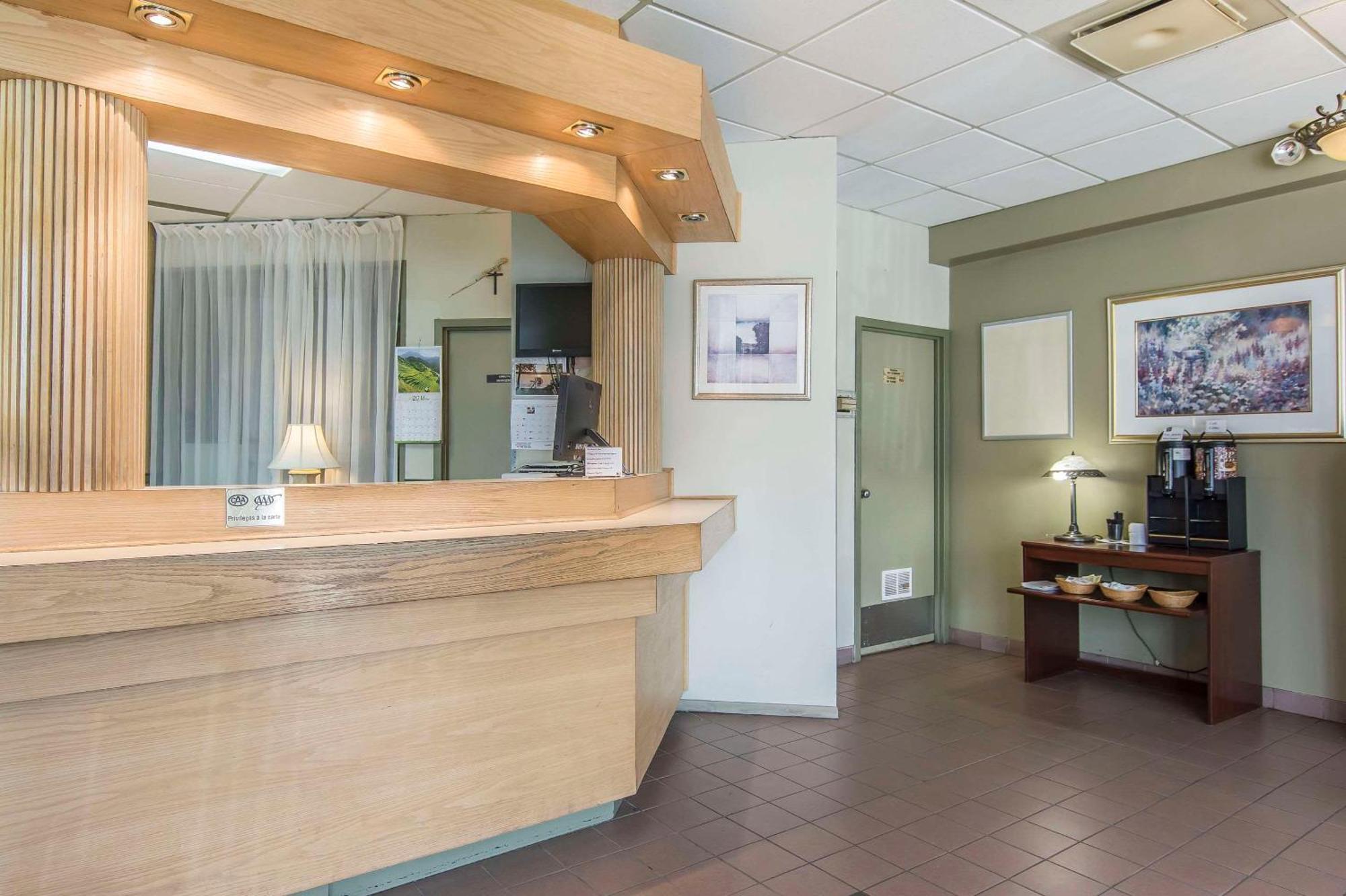 Quality Hotel & Suites Sherbrooke Exterior photo