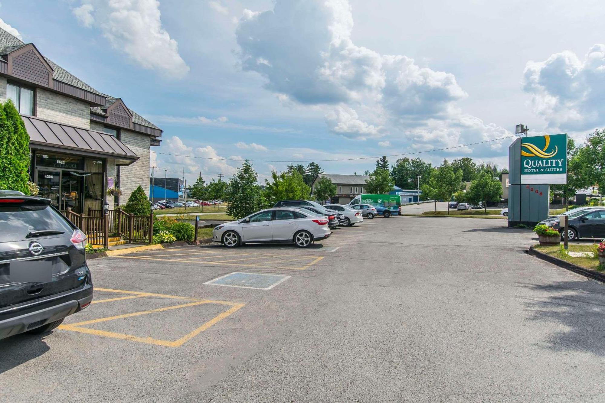 Quality Hotel & Suites Sherbrooke Exterior photo
