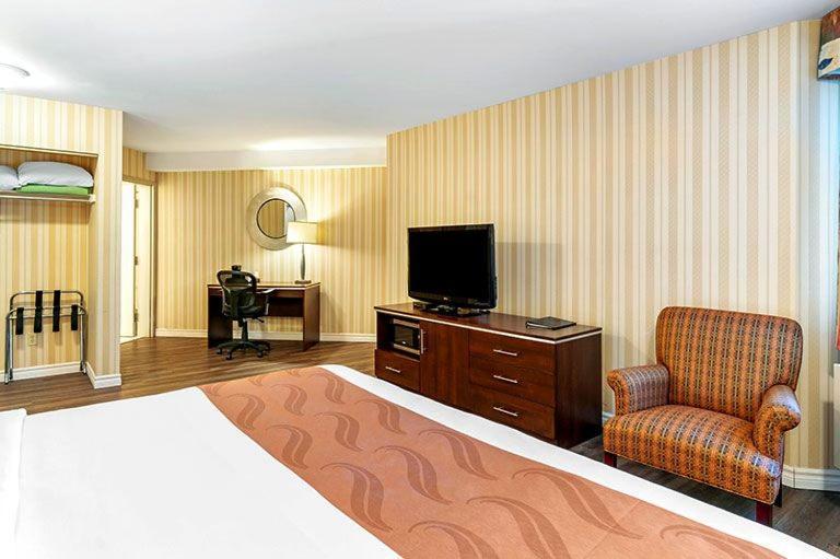 Quality Hotel & Suites Sherbrooke Exterior photo