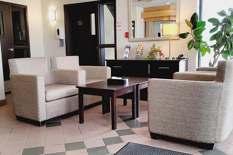 Quality Hotel & Suites Sherbrooke Exterior photo