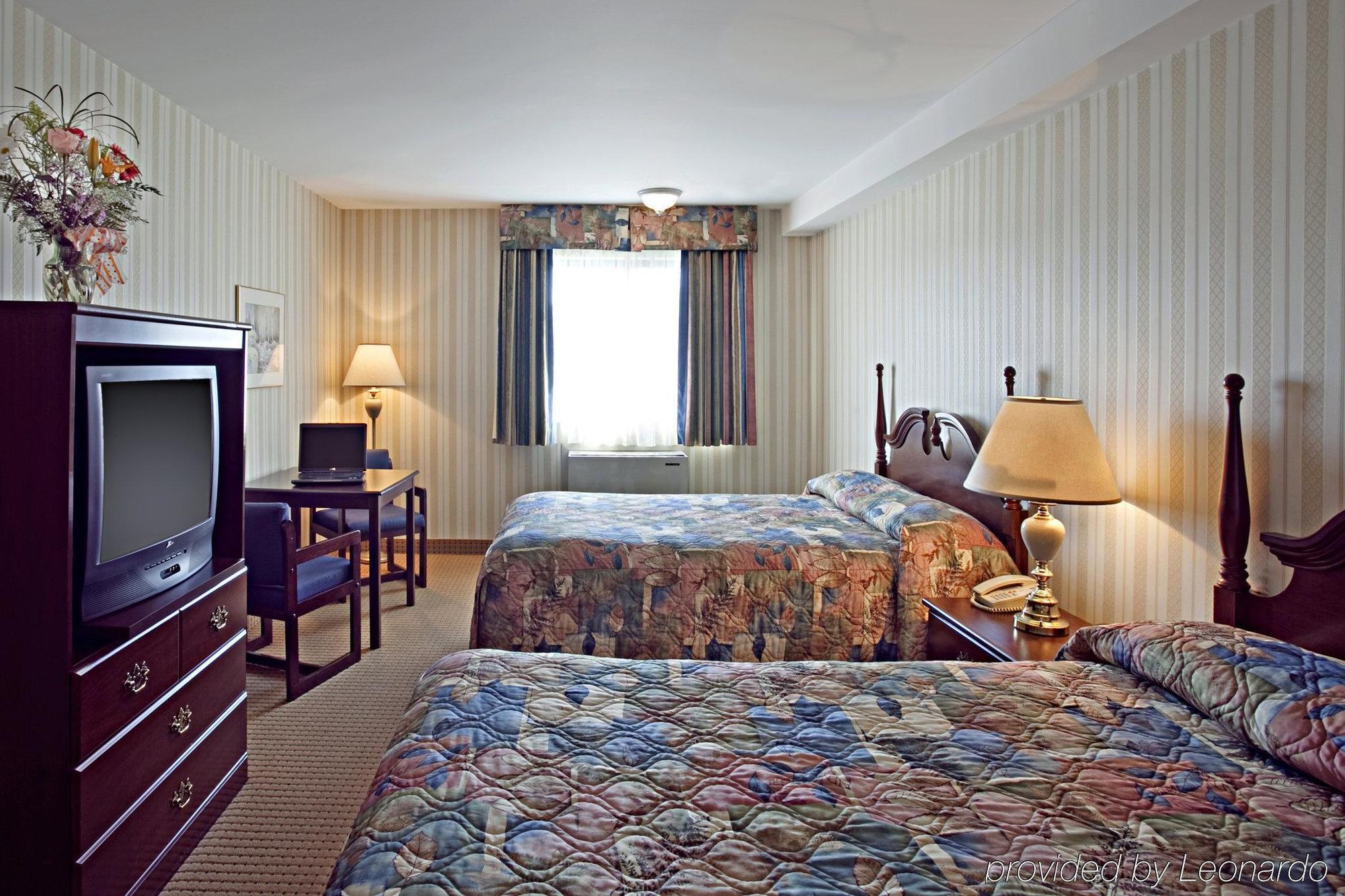 Quality Hotel & Suites Sherbrooke Exterior photo