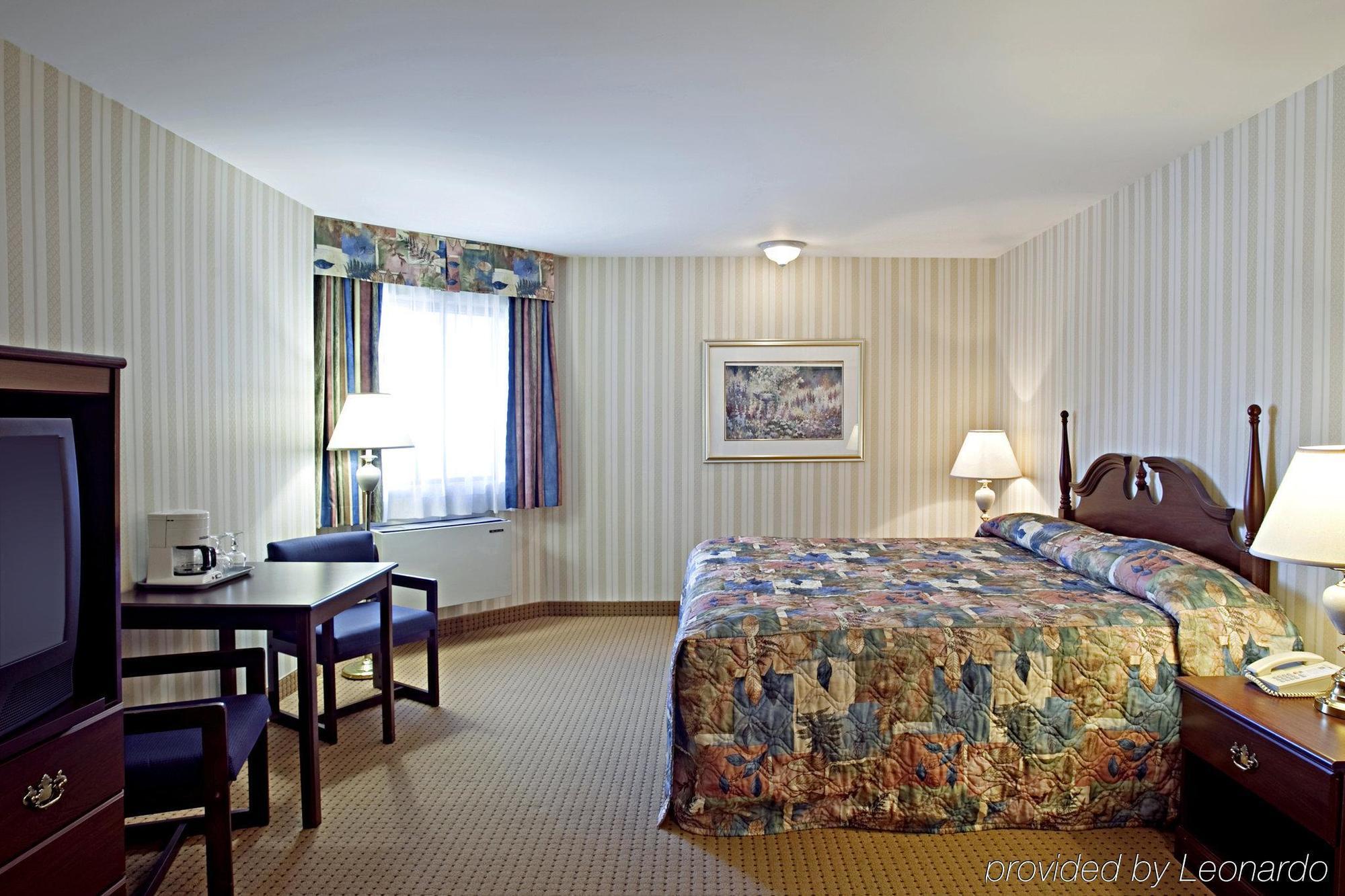 Quality Hotel & Suites Sherbrooke Room photo