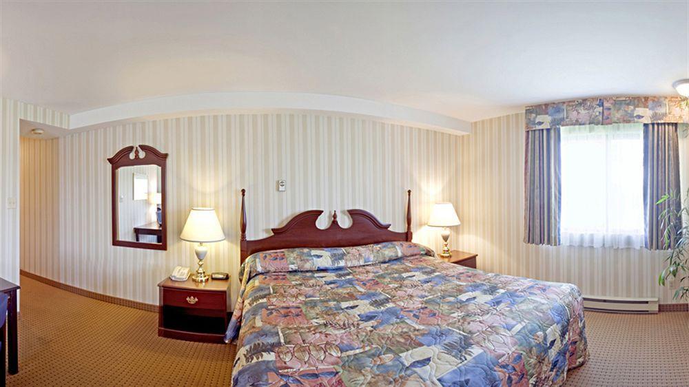 Quality Hotel & Suites Sherbrooke Exterior photo