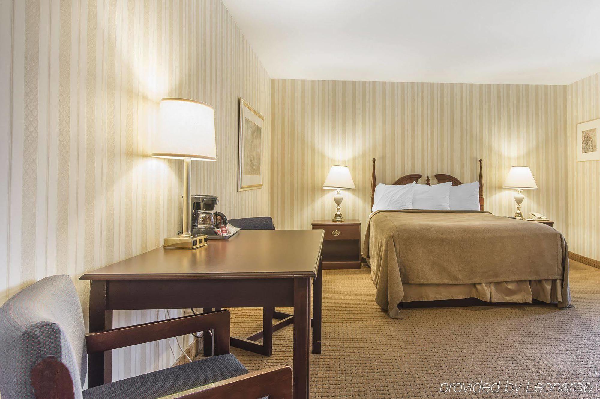 Quality Hotel & Suites Sherbrooke Exterior photo