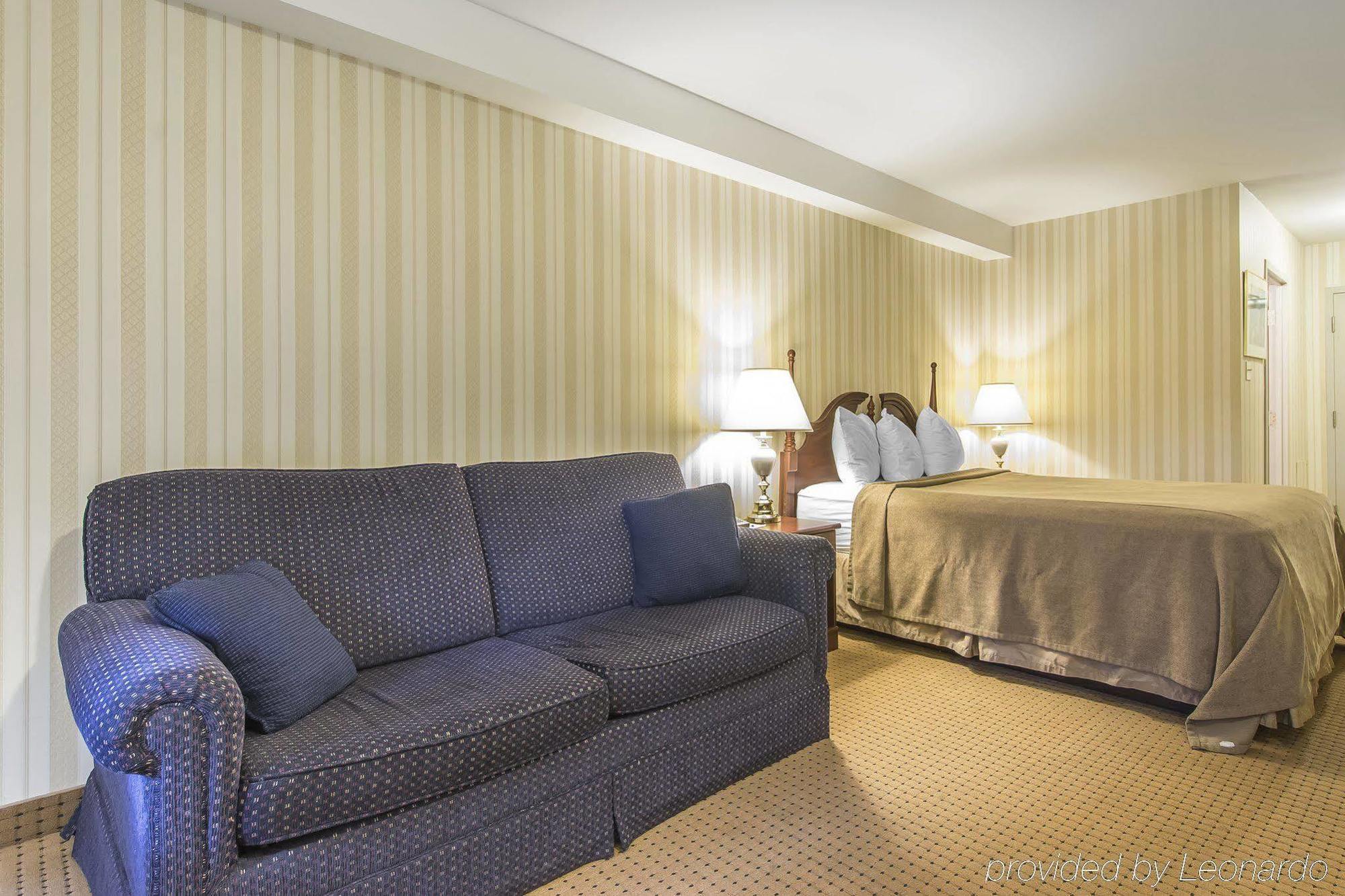 Quality Hotel & Suites Sherbrooke Exterior photo