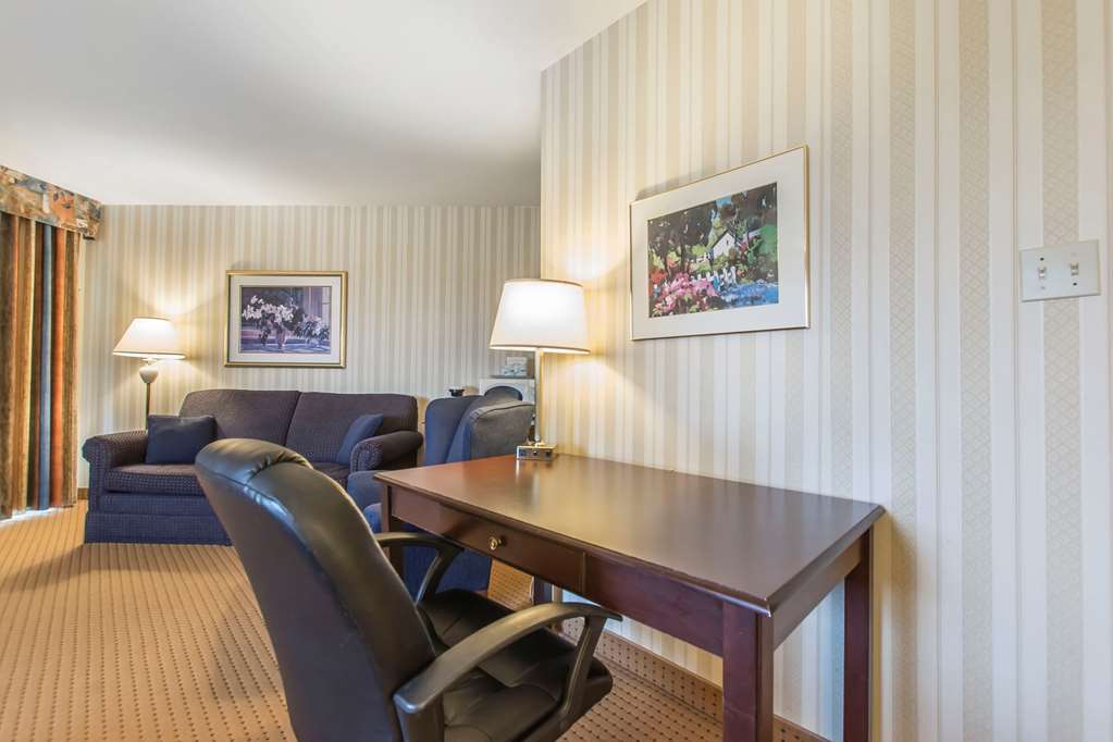 Quality Hotel & Suites Sherbrooke Room photo