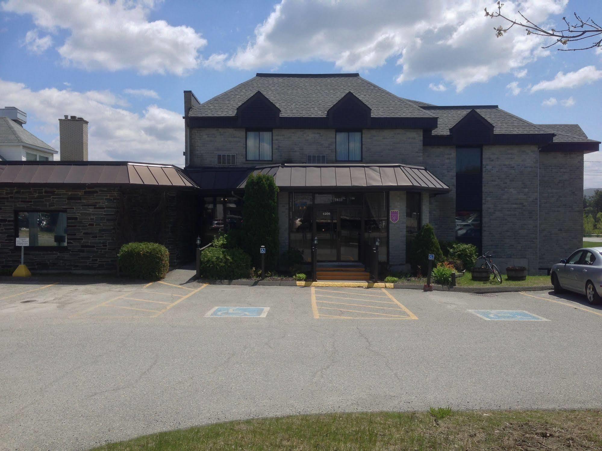 Quality Hotel & Suites Sherbrooke Exterior photo