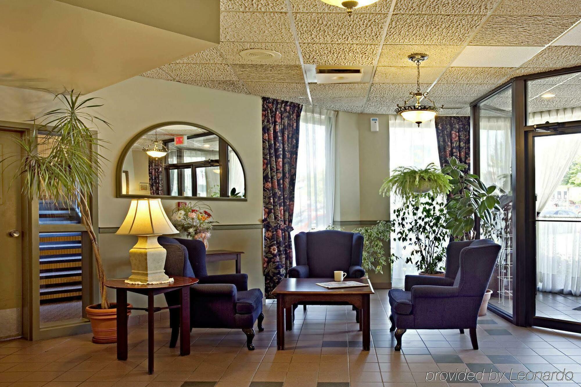 Quality Hotel & Suites Sherbrooke Interior photo