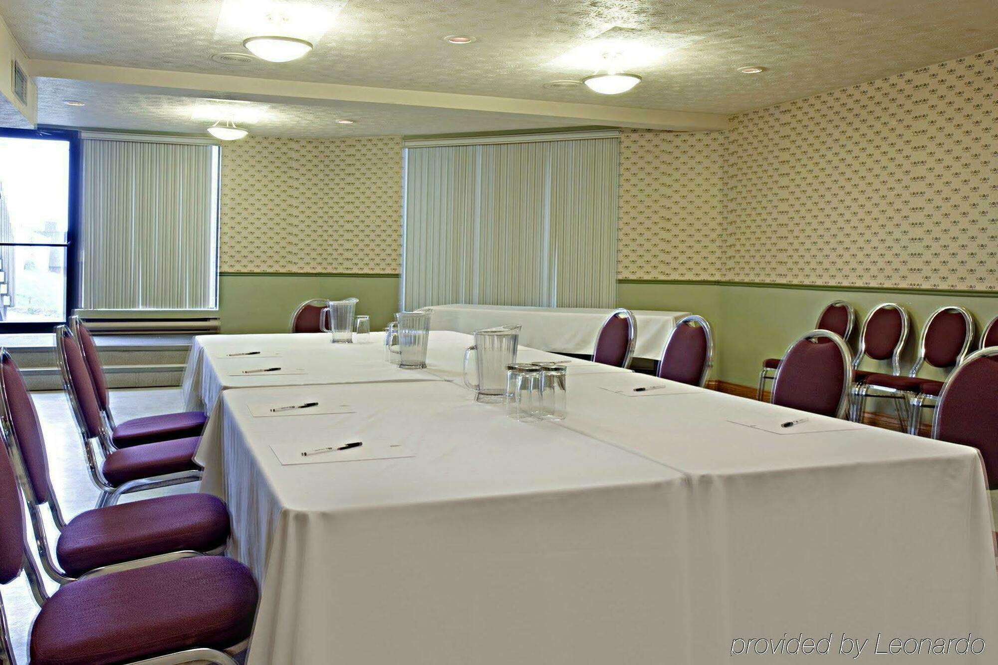 Quality Hotel & Suites Sherbrooke Facilities photo
